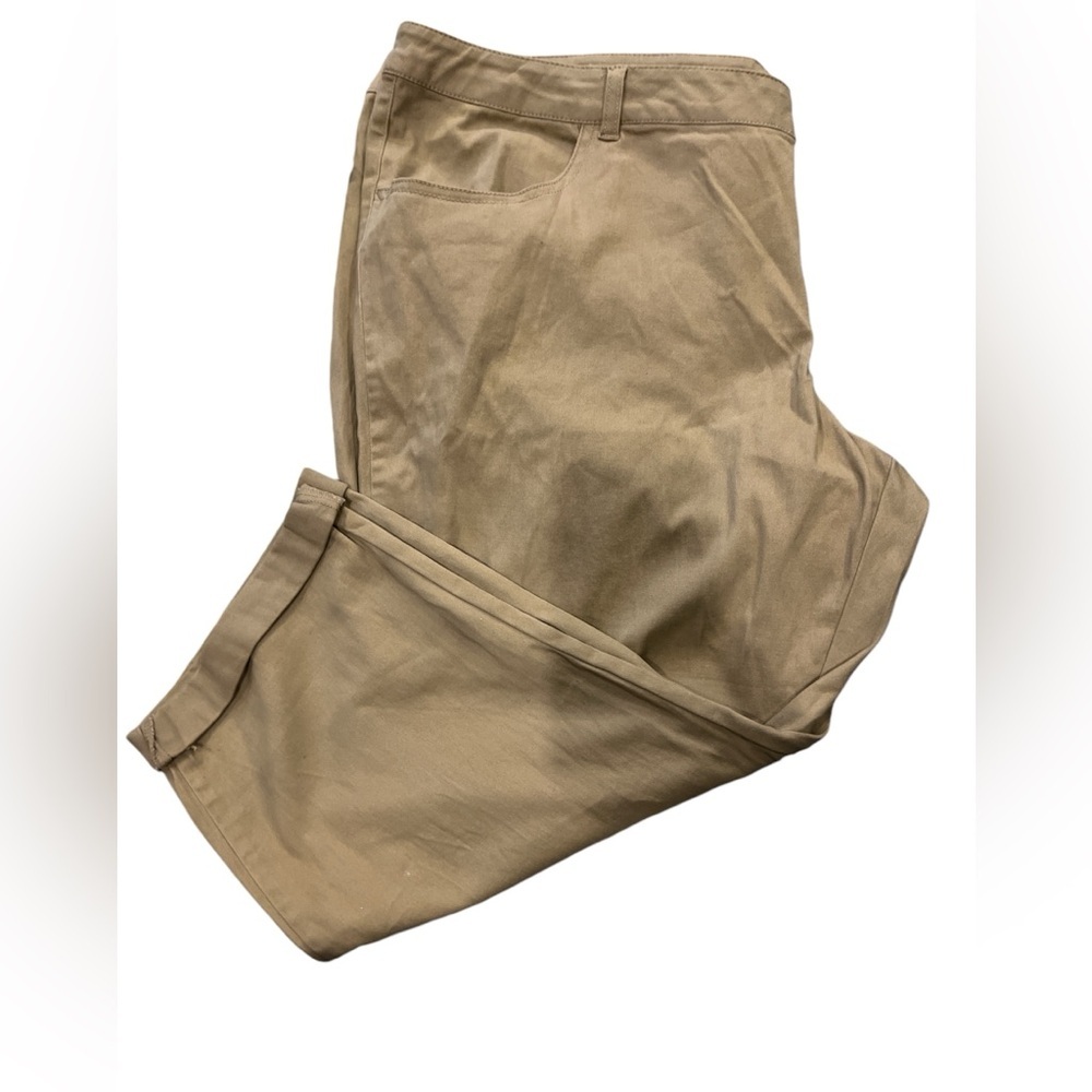 NWOT Merona women’s khaki crop pants/ size 24W